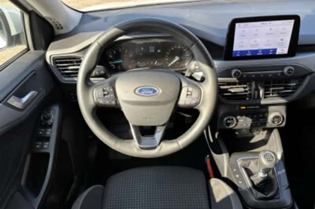 Ford Focus (2022) thumbnail 4
