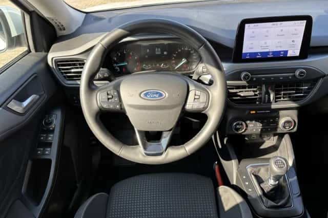 Ford Focus (2022) thumbnail 5