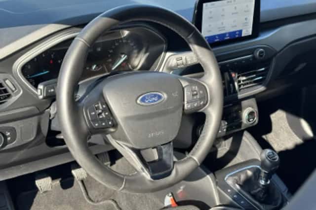 Ford Focus (2022) thumbnail 5
