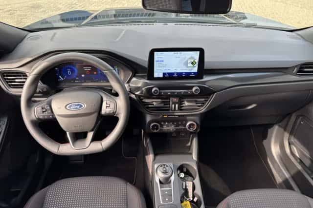 Ford Kuga (2024) thumbnail 3