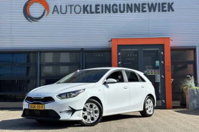 Kia Ceed (2023) thumbnail 1