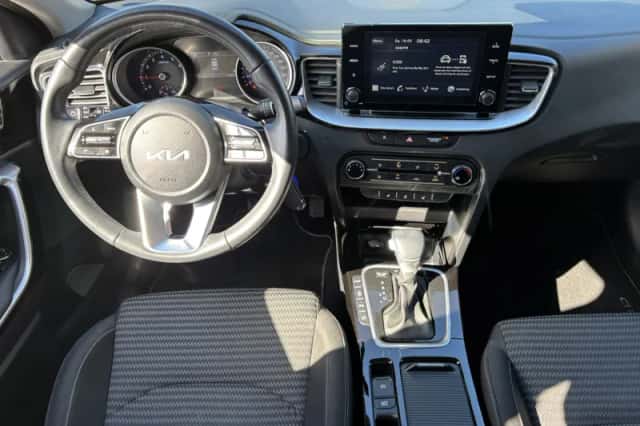 Kia Ceed (2023) thumbnail 3