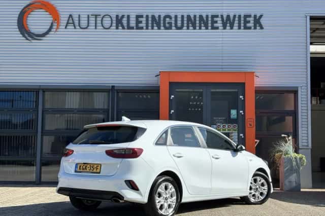 Kia Ceed (2023) thumbnail 4