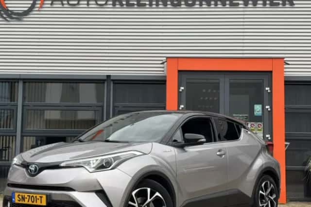 Toyota C-HR (2018) thumbnail 1