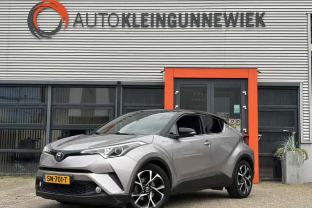 Toyota C-HR (2018) thumbnail 2