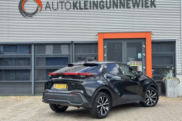 Toyota C-HR (2024) thumbnail 4