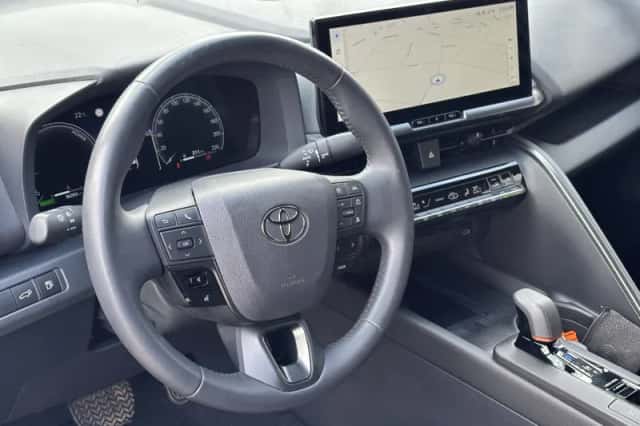 Toyota C-HR (2024) thumbnail 5