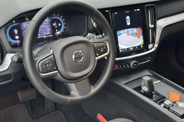 Volvo V60 (2023) thumbnail 6