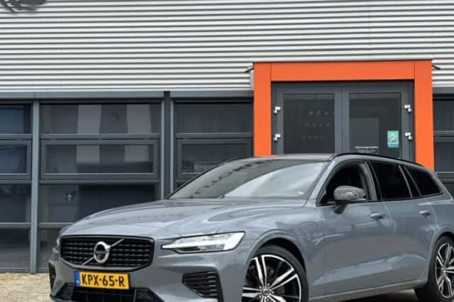 Volvo V60 (2022) thumbnail 1