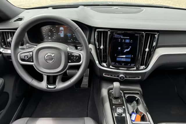 Volvo V60 (2022) thumbnail 3