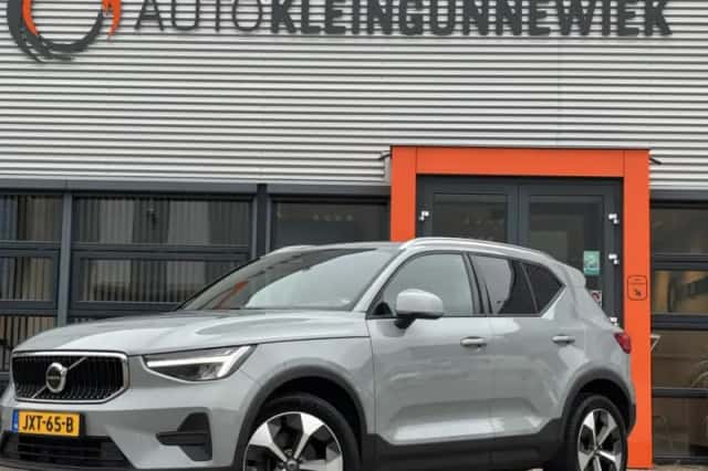 Volvo XC40 (2024) thumbnail 1