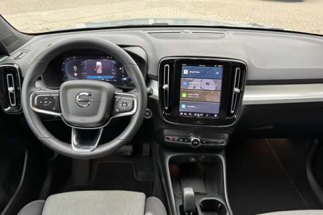 Volvo XC40 (2024) thumbnail 3