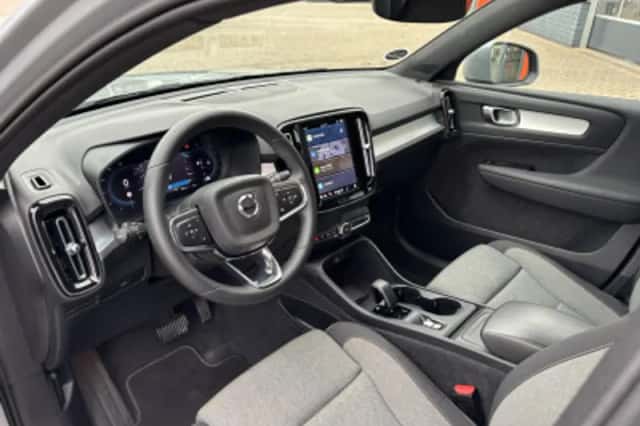 Volvo XC40 (2024) thumbnail 4