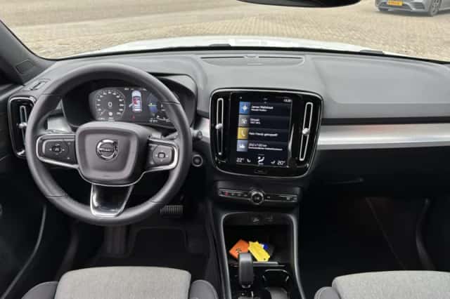 Volvo XC40 (2022) thumbnail 3