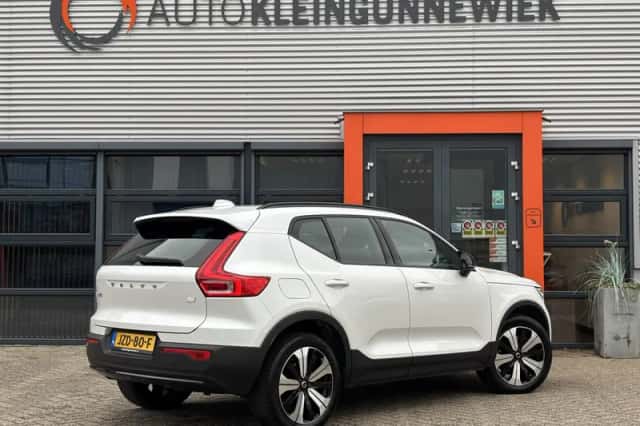 Volvo XC40 (2022) thumbnail 4