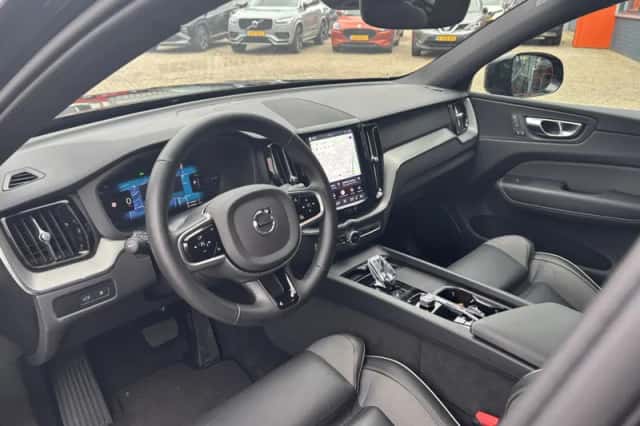 Volvo XC60 (2025) thumbnail 5