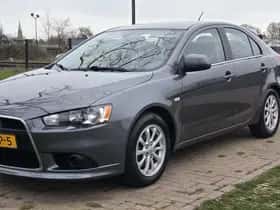 Mitsubishi Lancer (2012) thumbnail 3