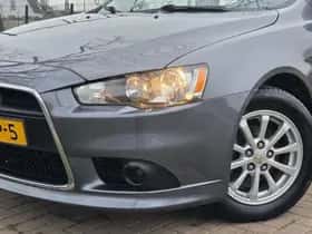 Mitsubishi Lancer (2012) thumbnail 4