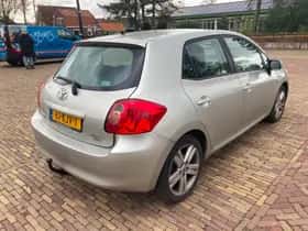 Toyota Auris (2010) thumbnail 3