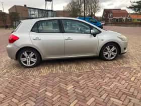 Toyota Auris (2010) thumbnail 4