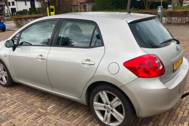 Toyota Auris (2010) thumbnail 5