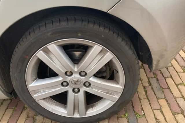 Toyota Auris (2010) thumbnail 6