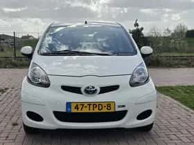 Toyota Aygo (2012) thumbnail 2