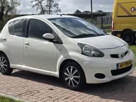 Toyota Aygo (2012) thumbnail 5