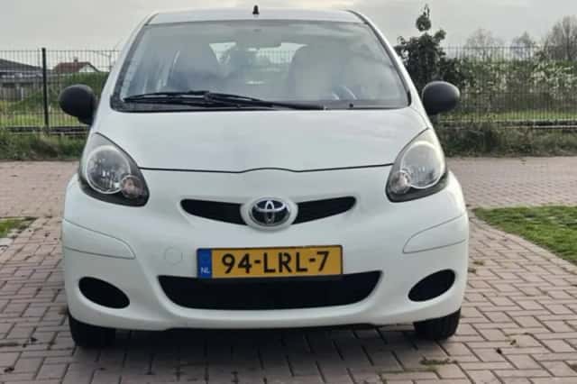 Toyota Aygo (2010) thumbnail 2