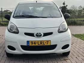 Toyota Aygo (2010) thumbnail 2
