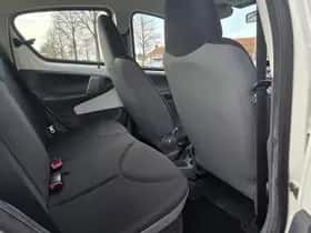 Toyota Aygo (2010) thumbnail 11