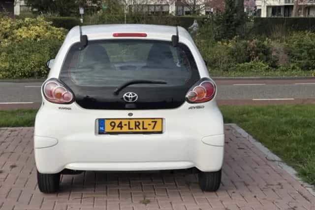 Toyota Aygo (2010) thumbnail 3