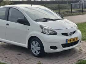 Toyota Aygo (2010) thumbnail 4