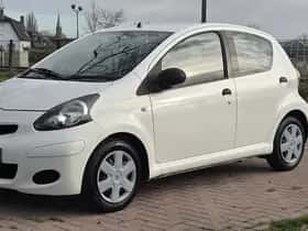 Toyota Aygo (2010) thumbnail 5