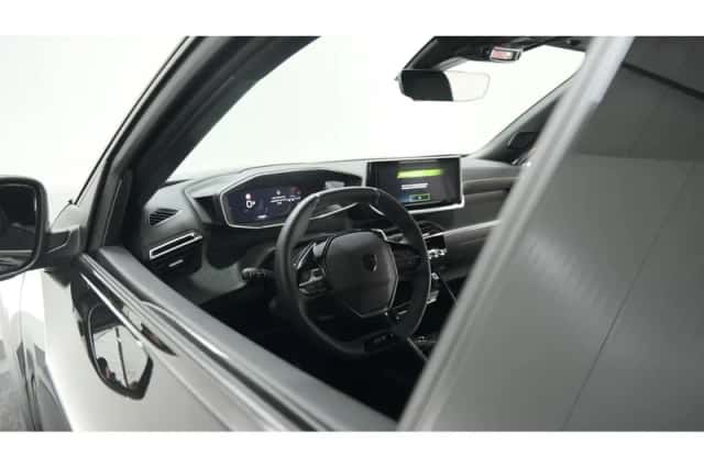 Peugeot 2008 (2024) thumbnail 2