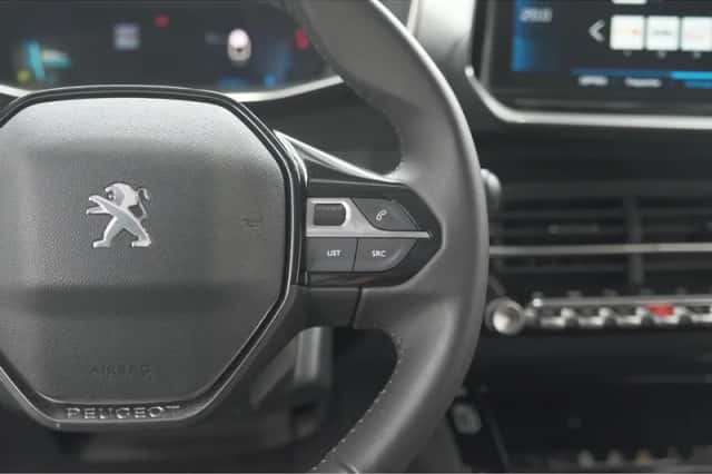 Peugeot 208 (2022) thumbnail 29