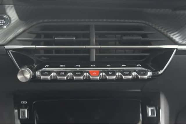 Peugeot 208 (2022) thumbnail 39