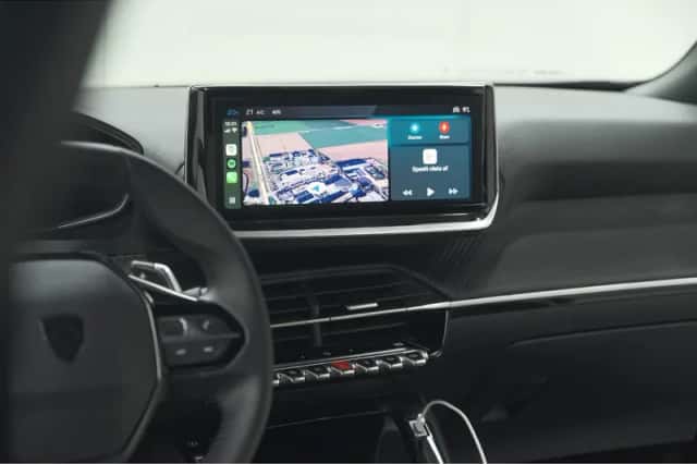 Peugeot 2008 (2024) thumbnail 3