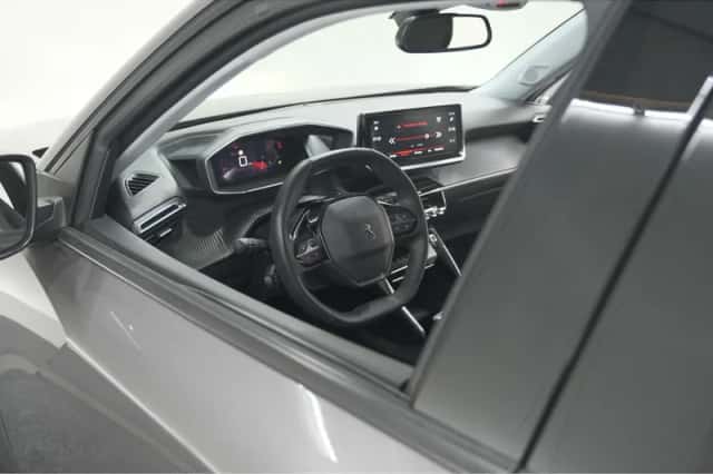 Peugeot 2008 (2021) thumbnail 2
