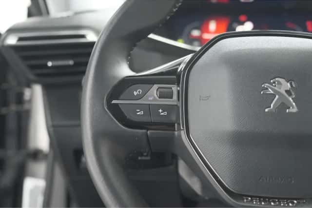 Peugeot 2008 (2021) thumbnail 23
