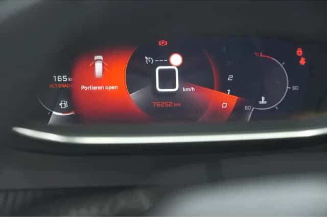 Peugeot 2008 (2021) thumbnail 30