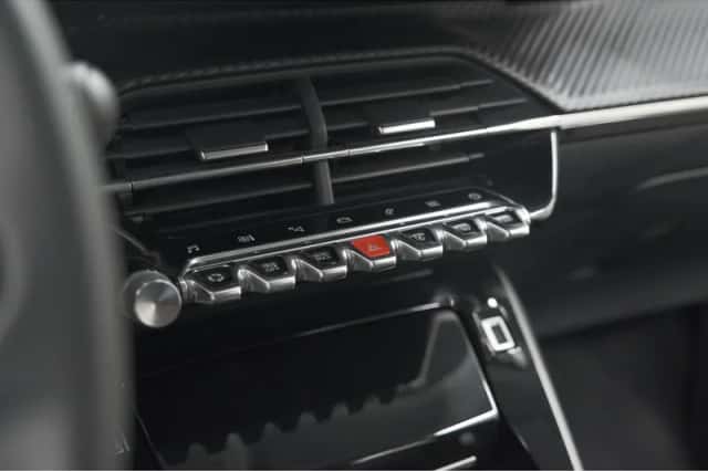Peugeot 2008 (2021) thumbnail 36