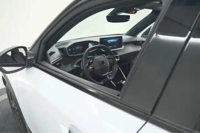 Peugeot 2008 (2024) thumbnail 2