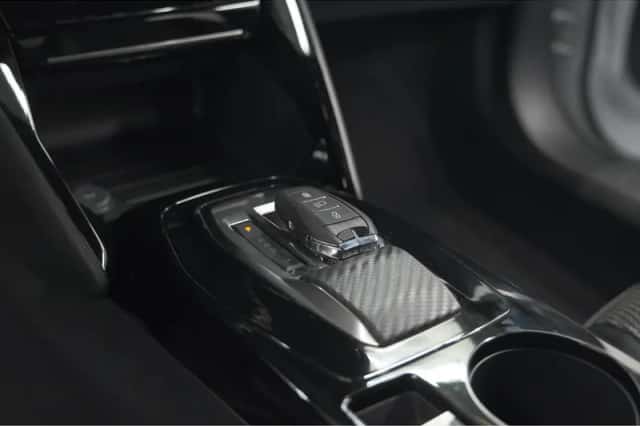 Peugeot 2008 (2024) thumbnail 13