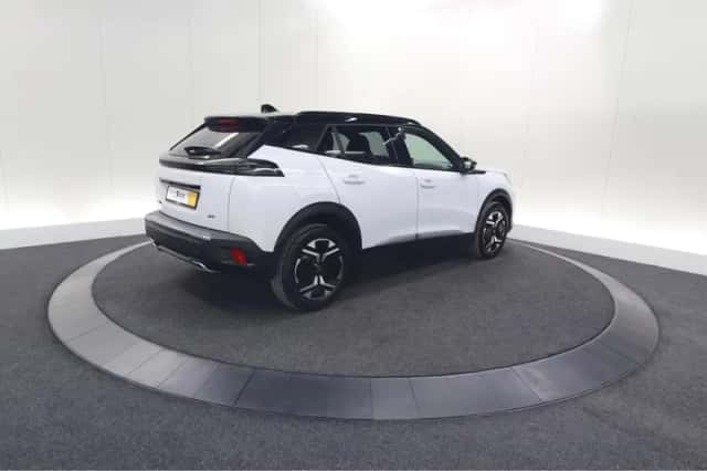 Peugeot 2008 (2024) thumbnail 5
