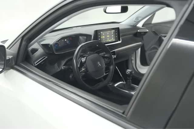 Peugeot 2008 (2020) thumbnail 3