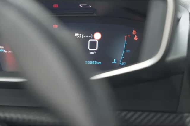 Peugeot 2008 (2020) thumbnail 37