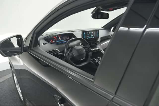 Peugeot 5008 (2023) thumbnail 2