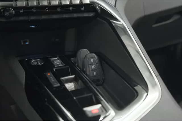 Peugeot 5008 (2023) thumbnail 13