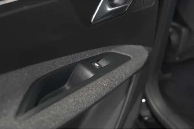 Peugeot 5008 (2023) thumbnail 28